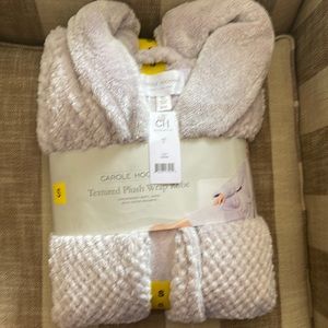 Carol Hochman textured plush wrap robe